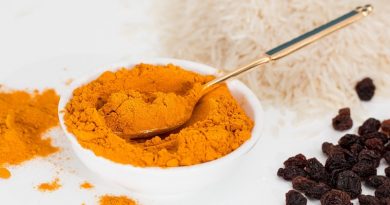 Curcuma e piperina: proprietà, miti ed evidenze scientifiche Curcuma e piperina: proprietà, miti ed evidenze scientifiche